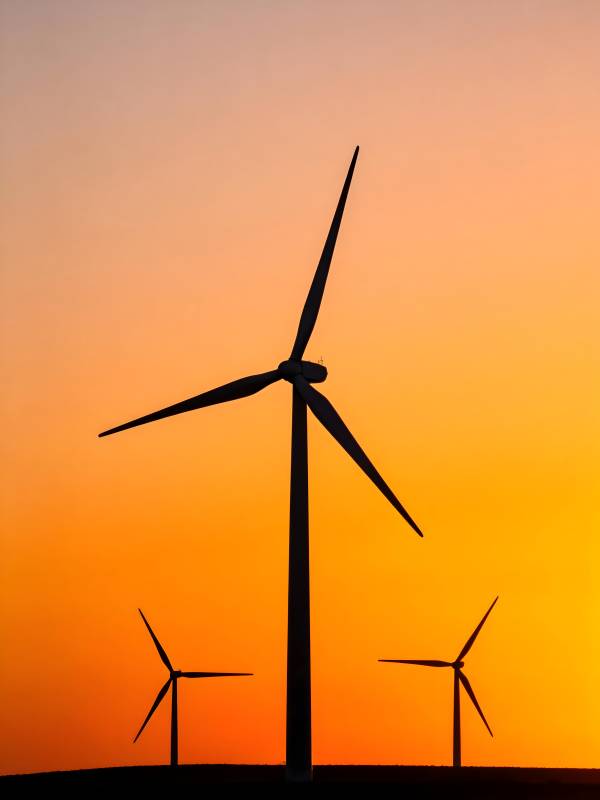 风车剪影夕阳下图片