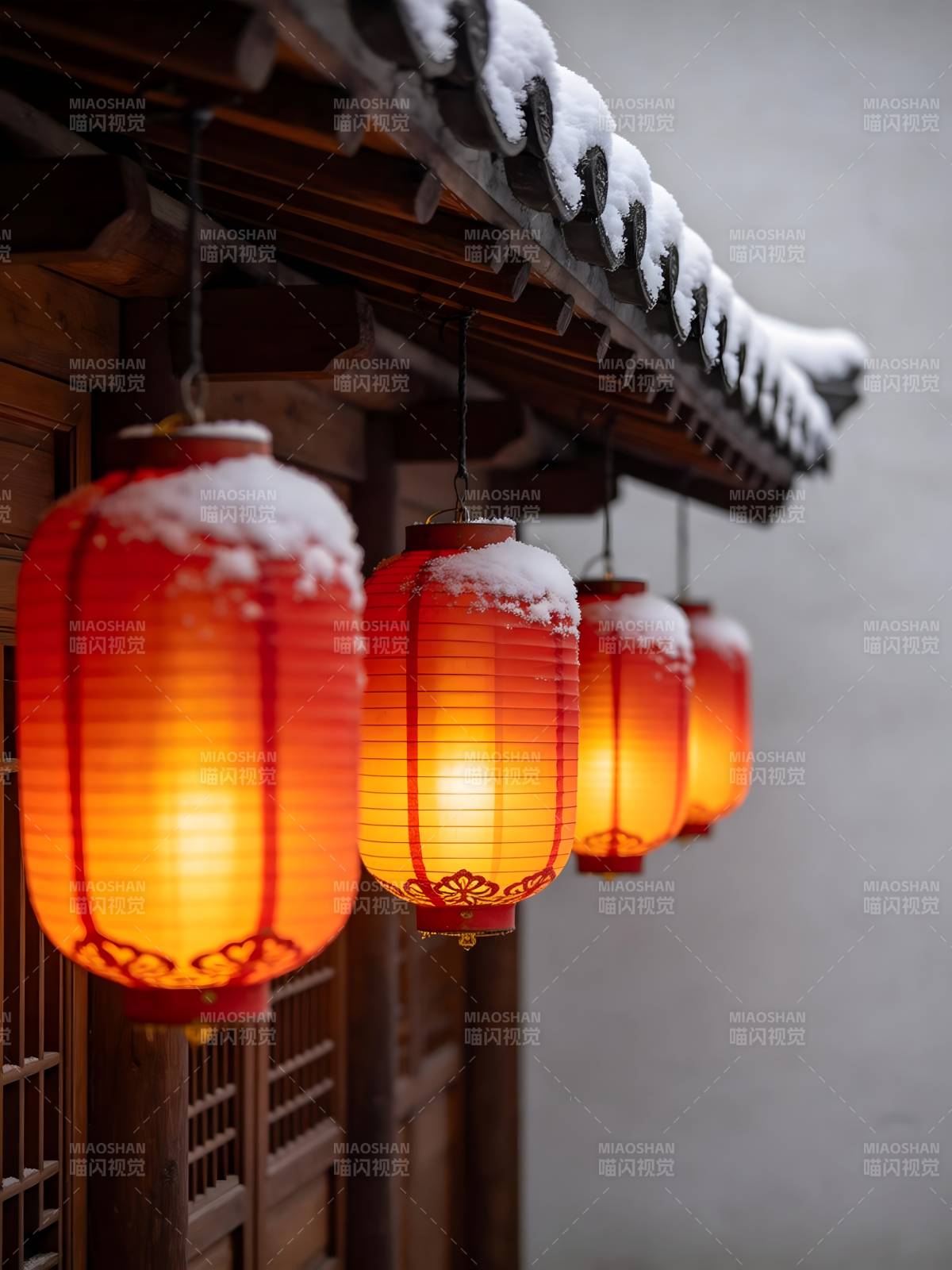 雪中红灯笼图片