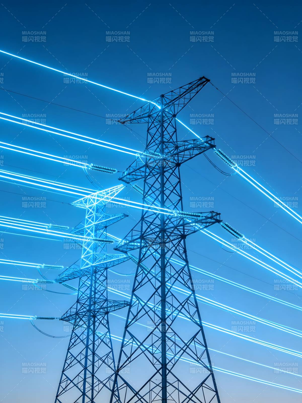 电塔夜光流图片