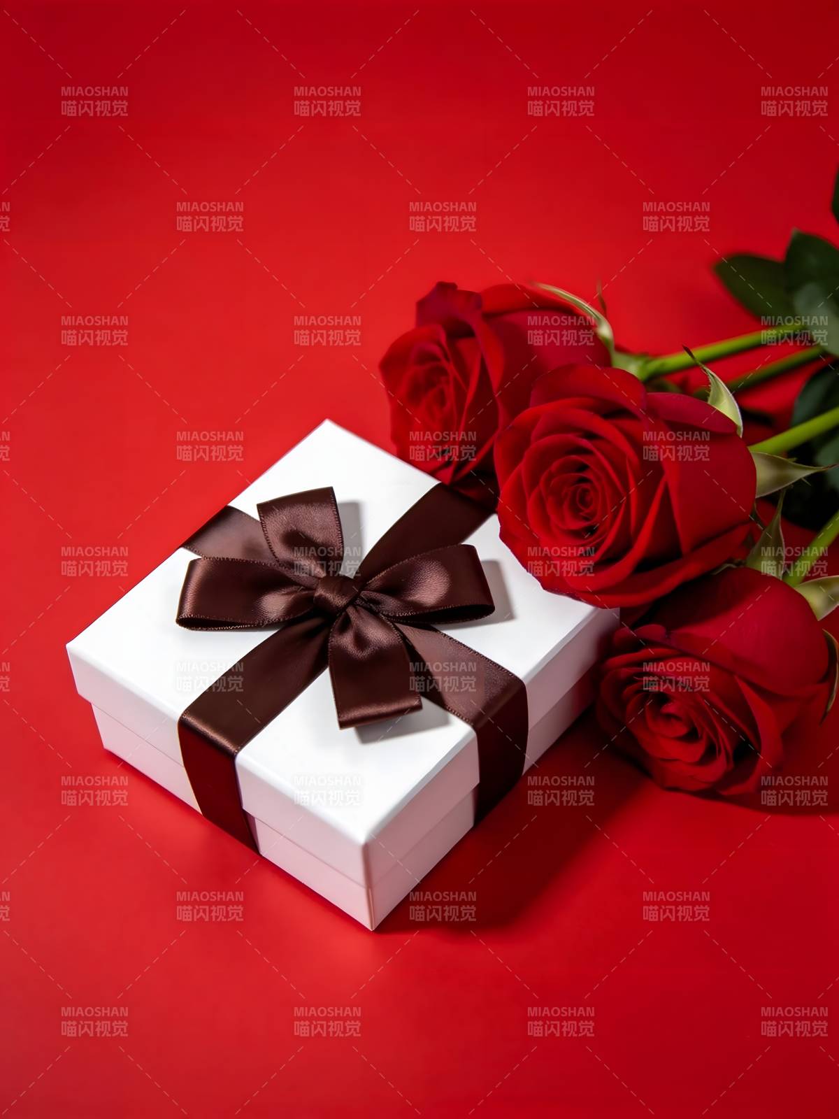 红玫瑰与礼盒图片