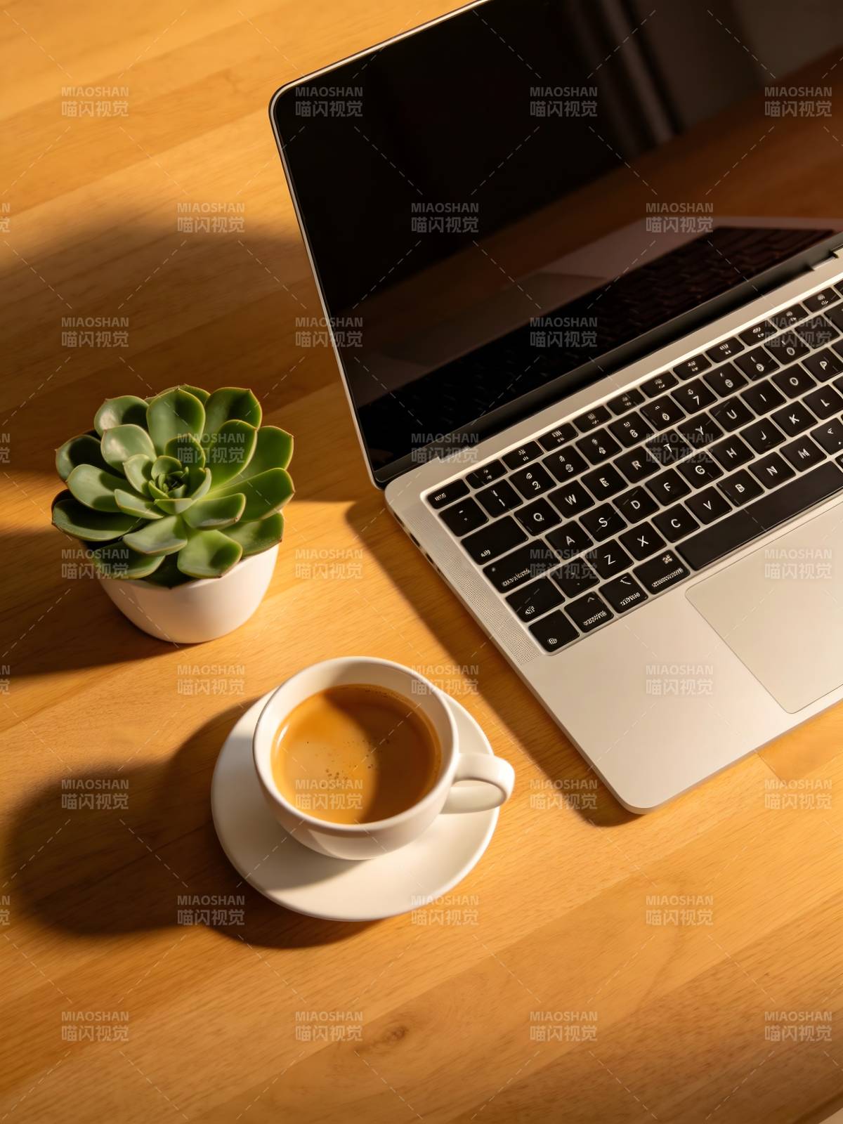 咖啡与工作时光图片