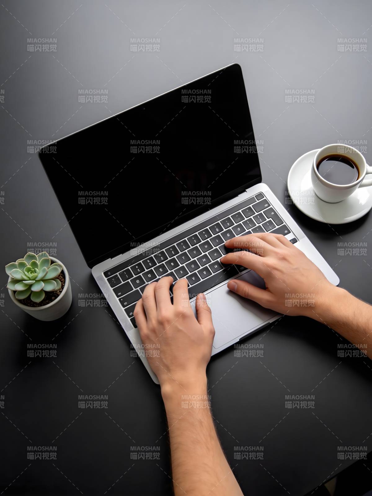 专注工作瞬间图片