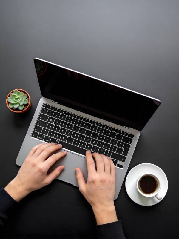 专注工作瞬间图片