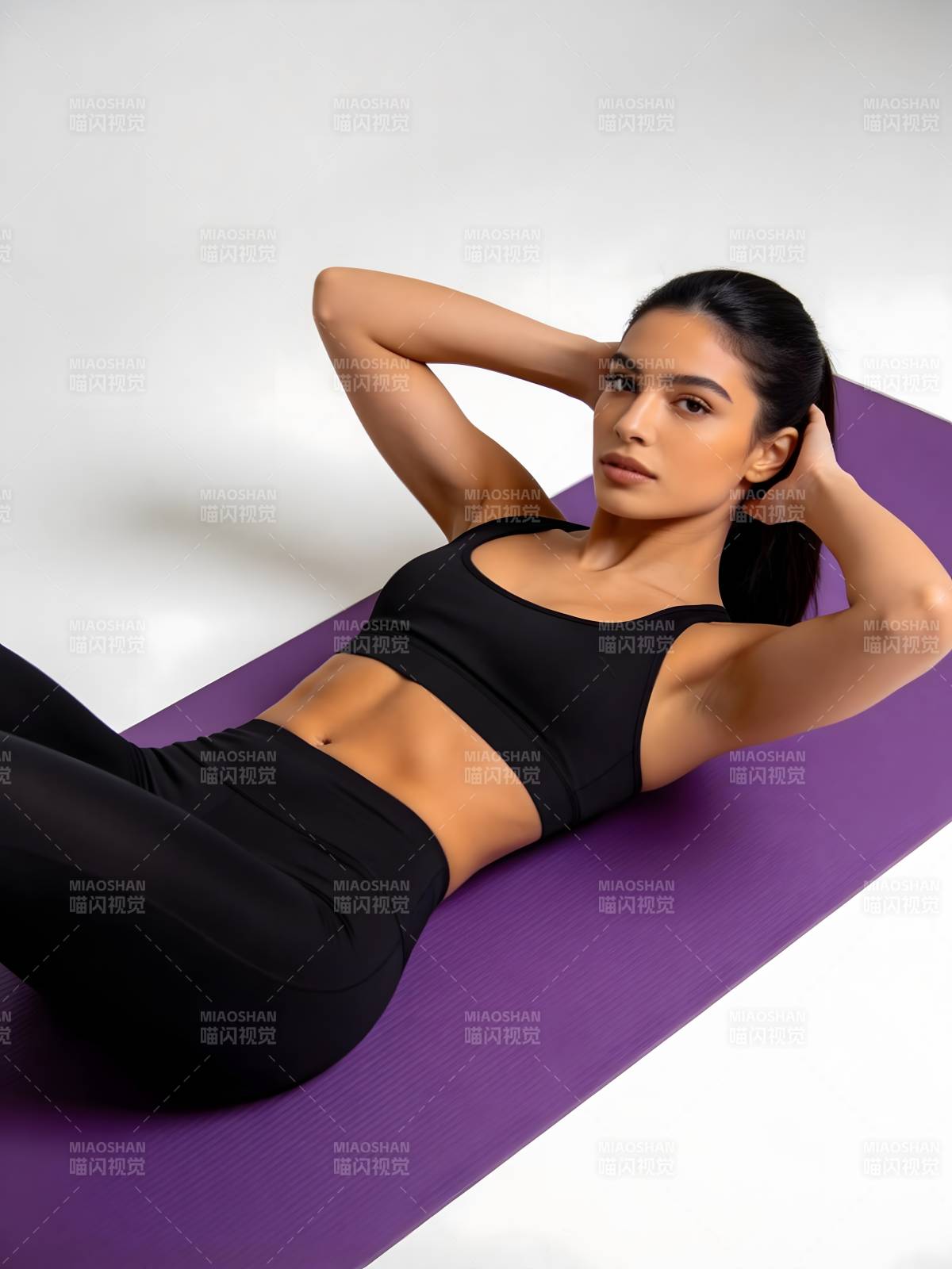 瑜伽美人 专注核心图片