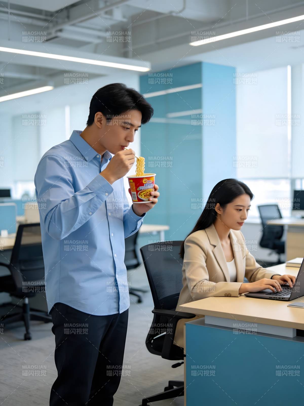 办公室里的轻松时刻图片