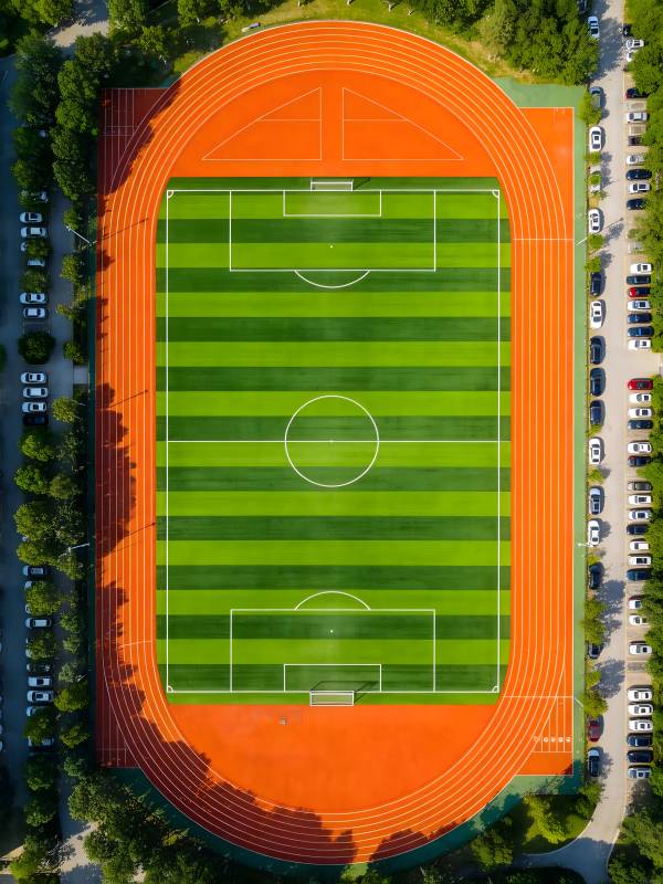 空中俯瞰足球场图片