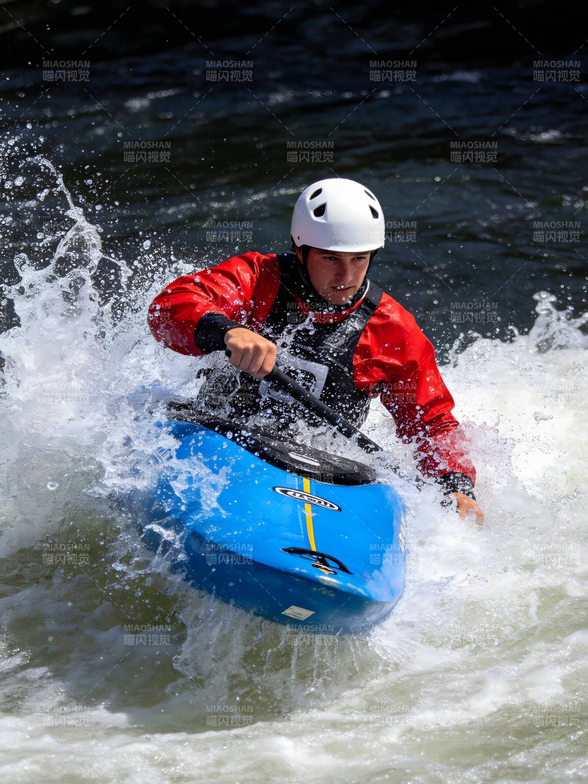 激流勇进 划桨争先图片