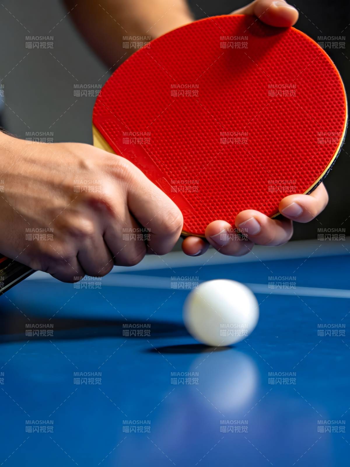 乒乓球对战瞬间图片