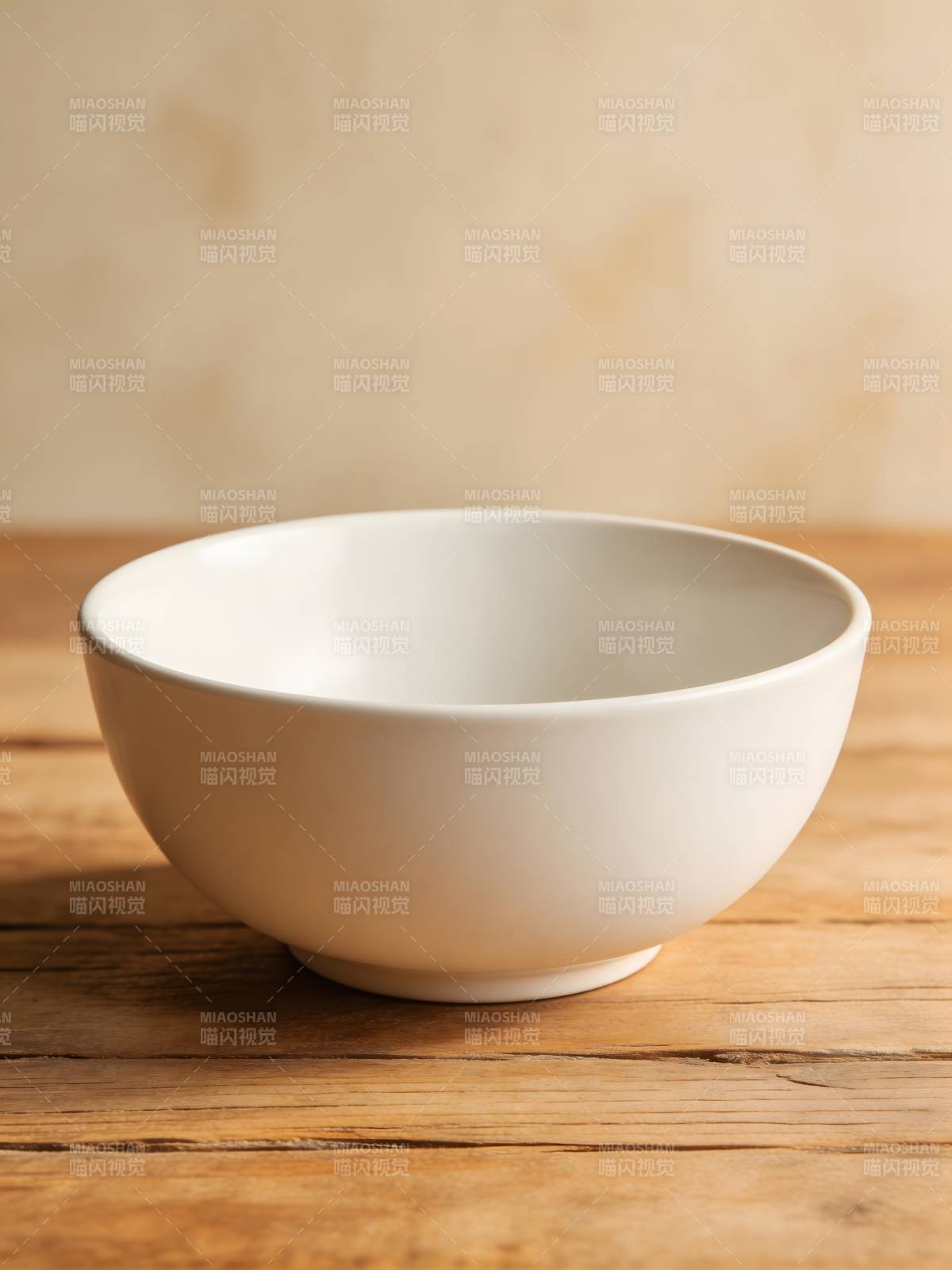 简约白瓷碗图片