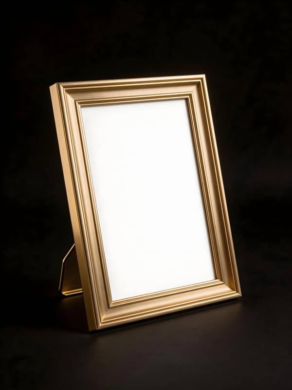 金色相框静置暗影图片