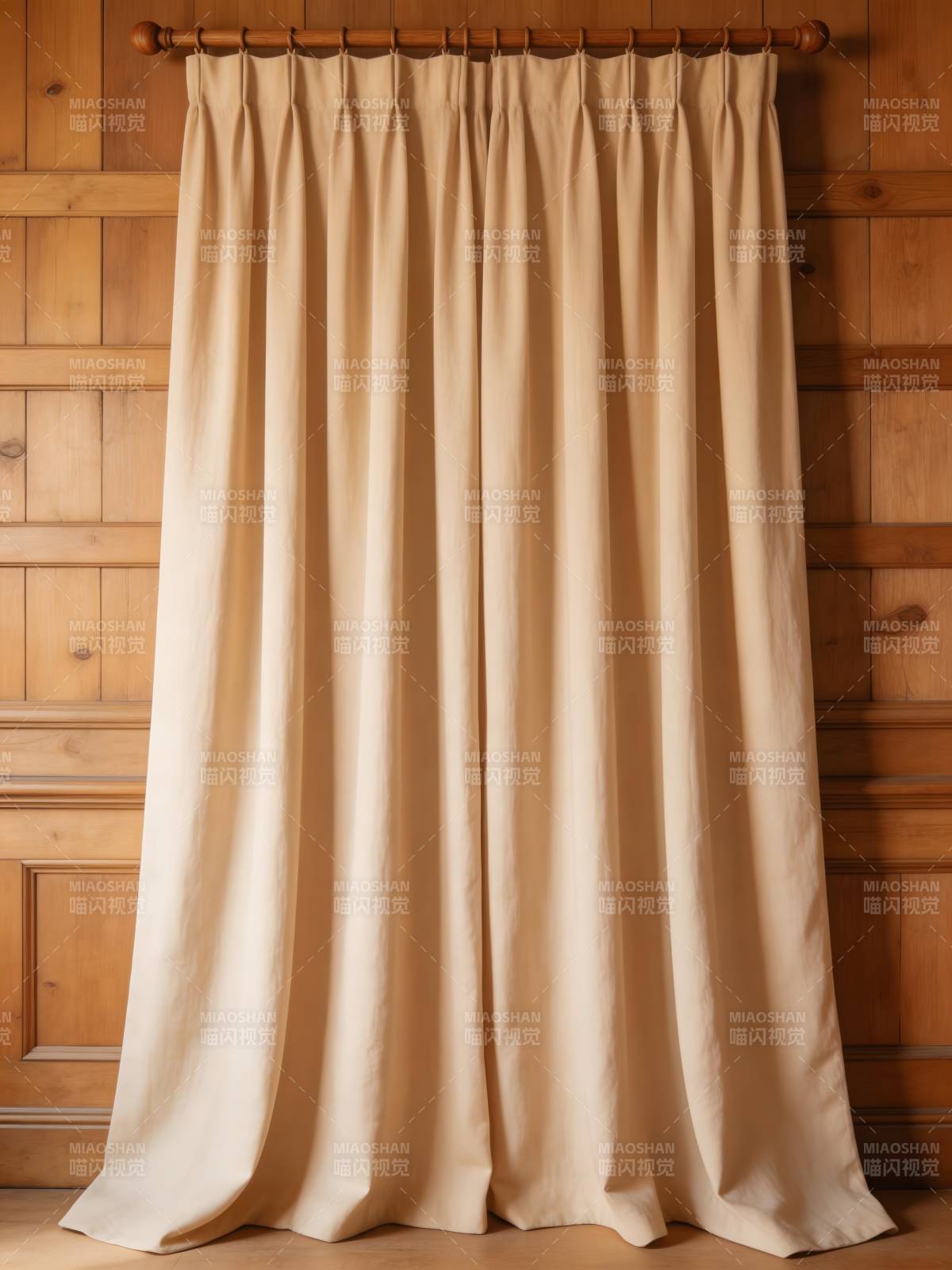 米色窗帘挂木墙图片