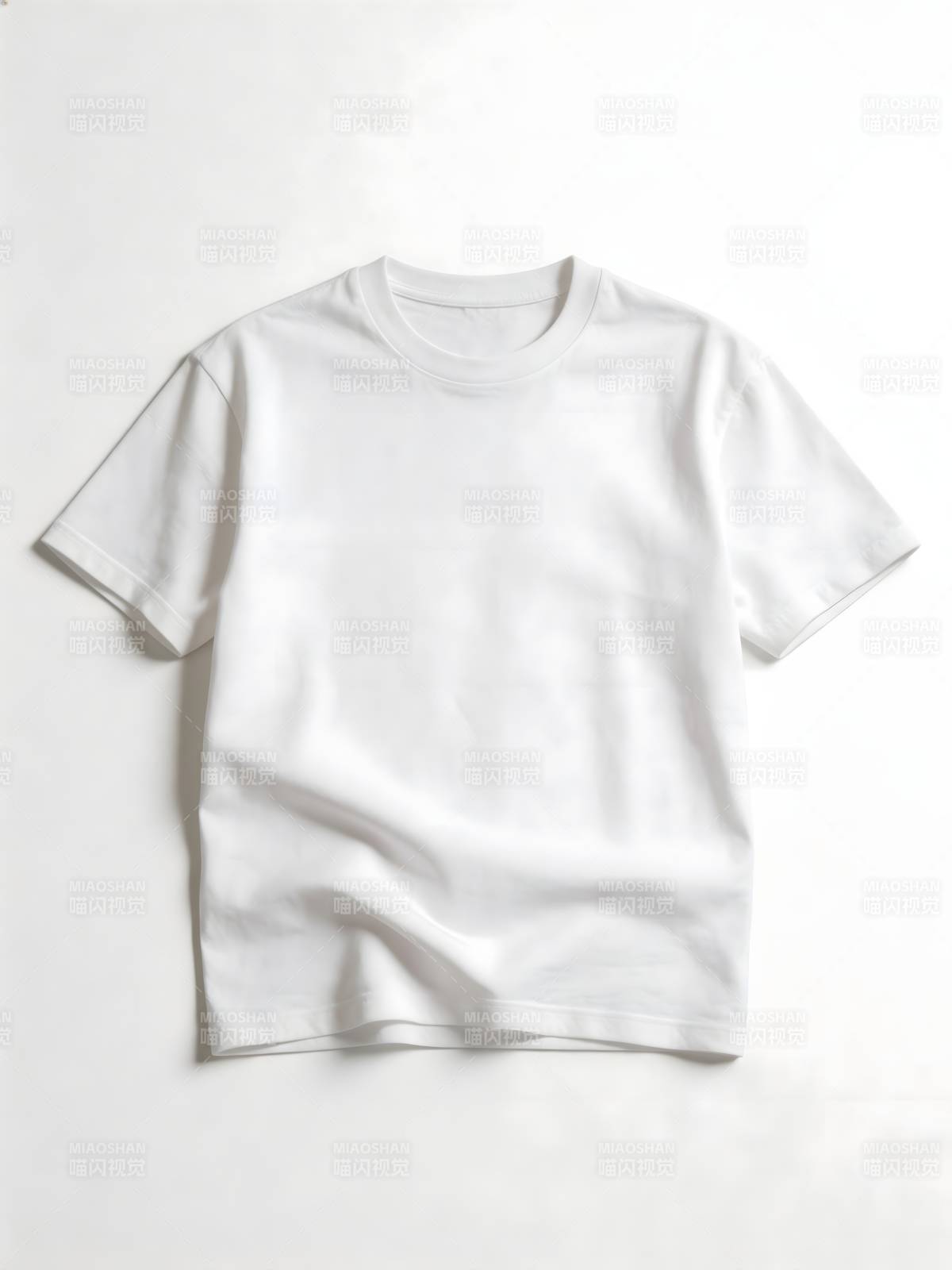 纯白简约T恤图片