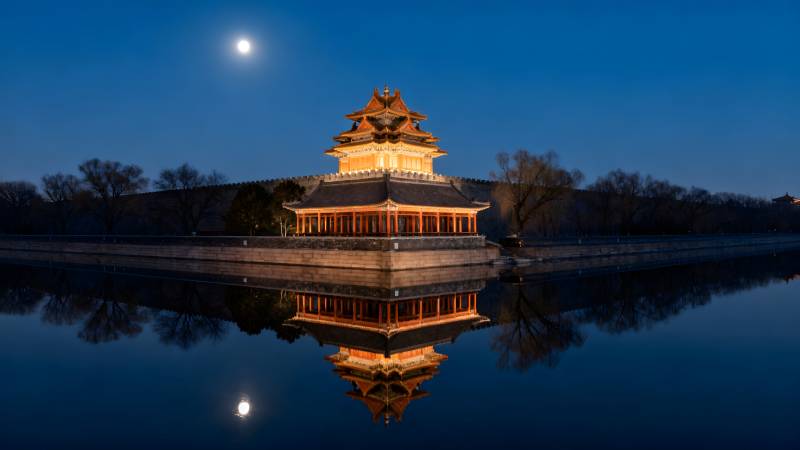 月下宫阙倒影图片