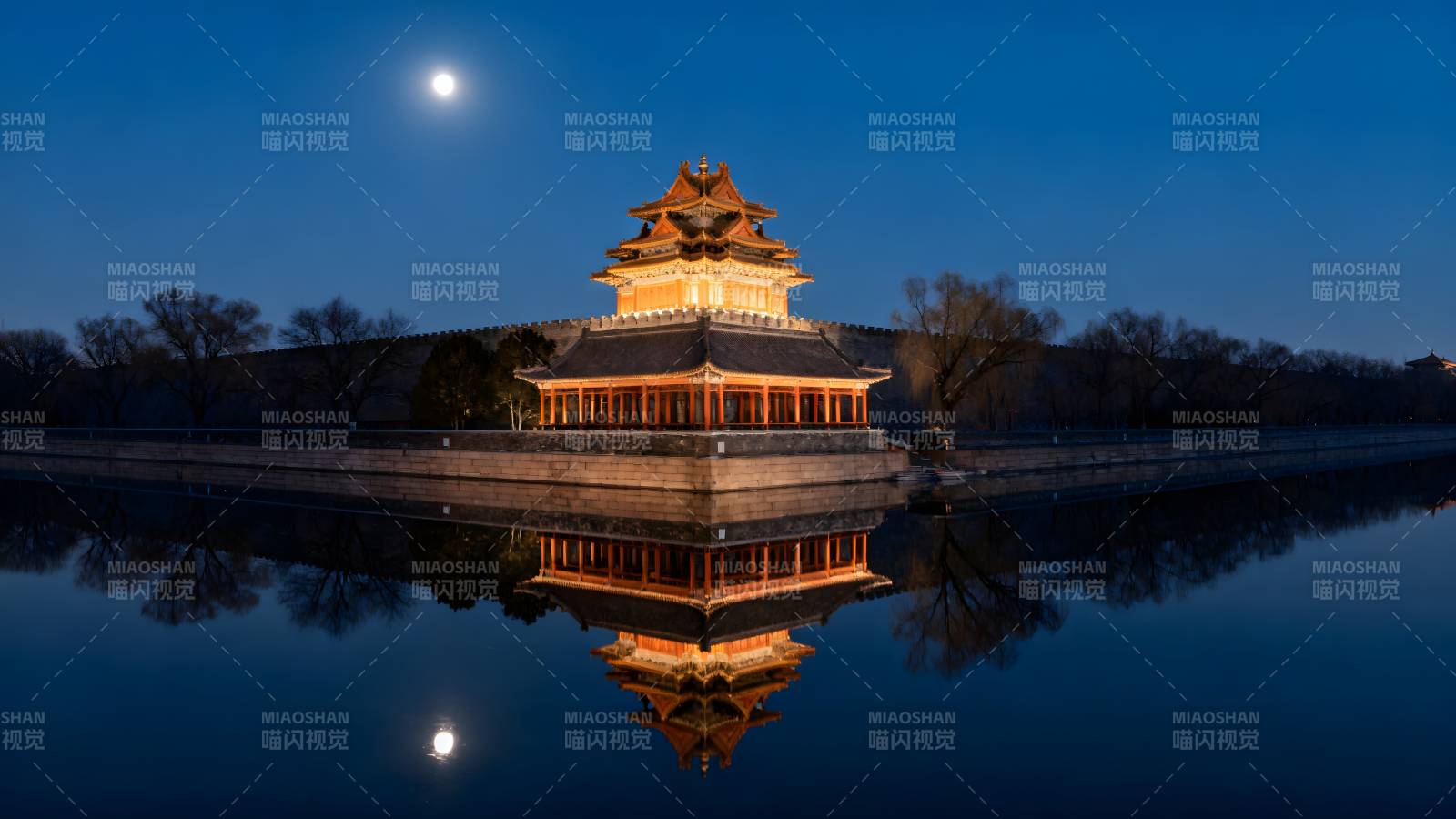 月下宫阙倒影图片