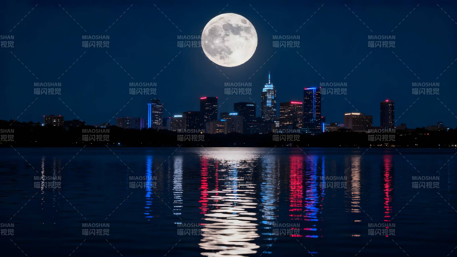 月照城市夜景图片