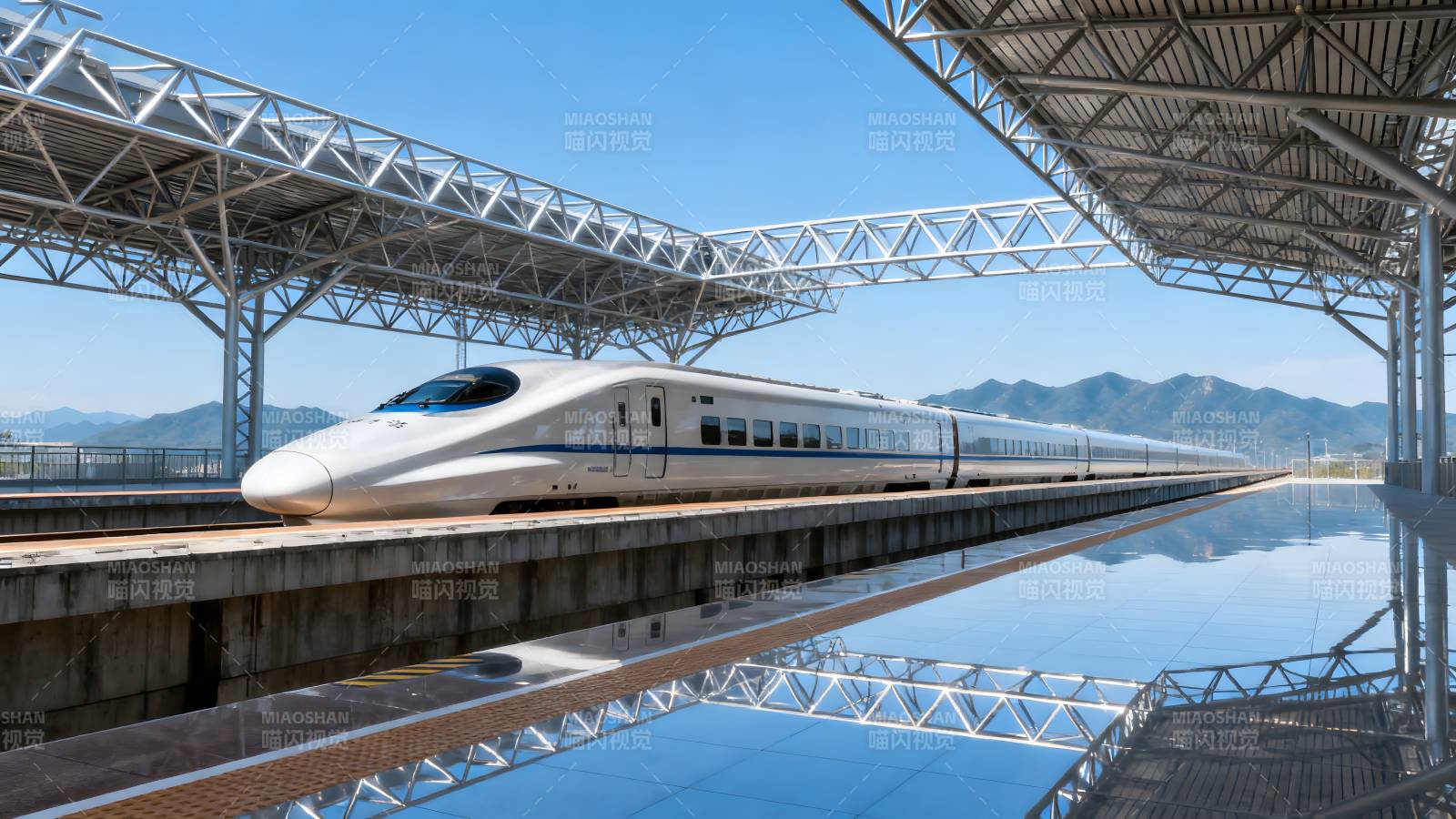 高速列车进站图片