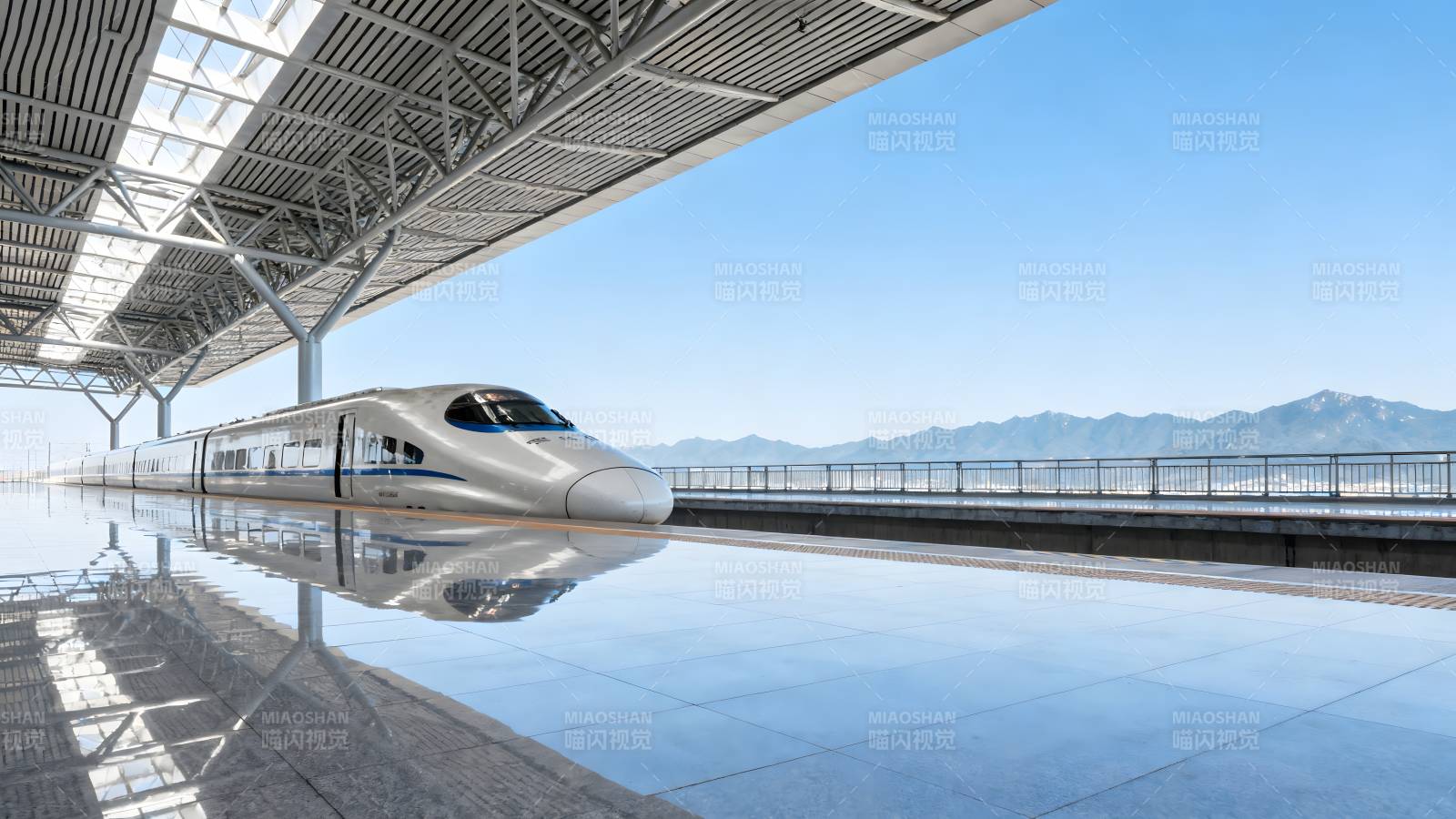 高铁站台静谧美景图片
