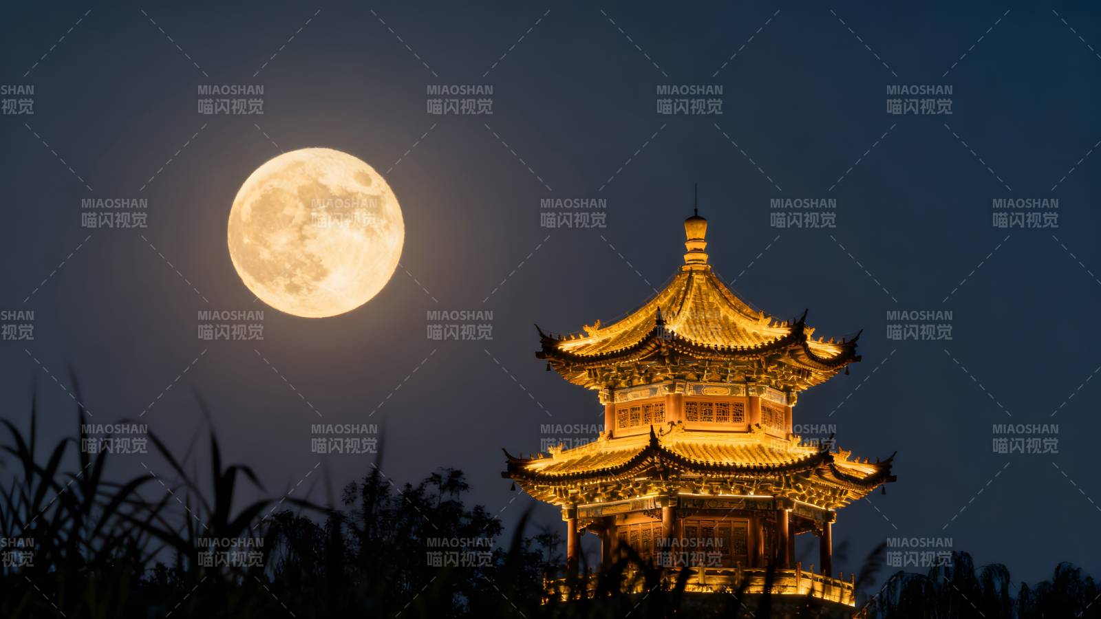 月照古亭夜景图片