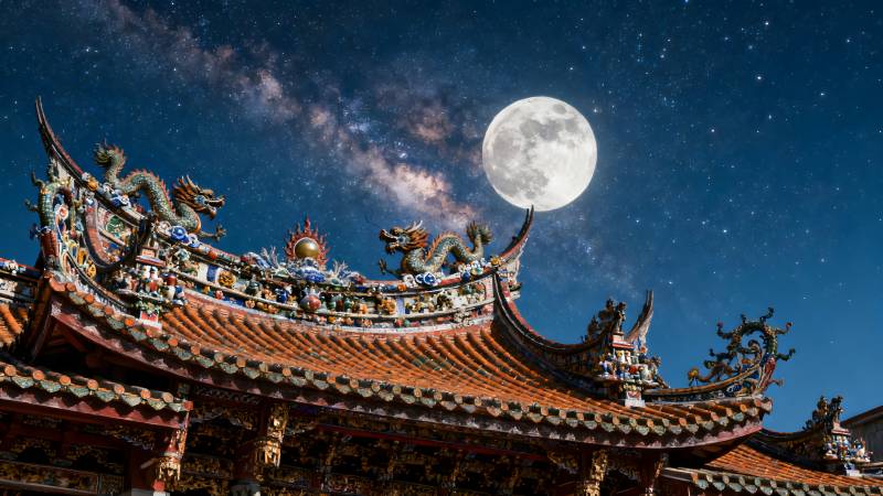 月照古庙夜景图片