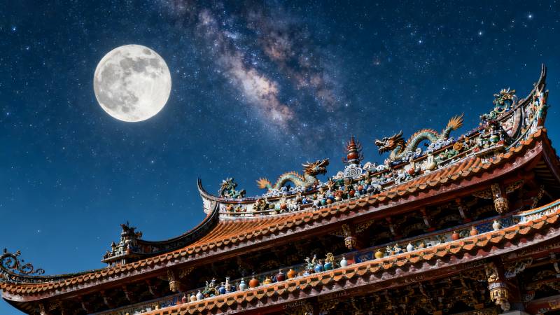 月照古庙夜景图片