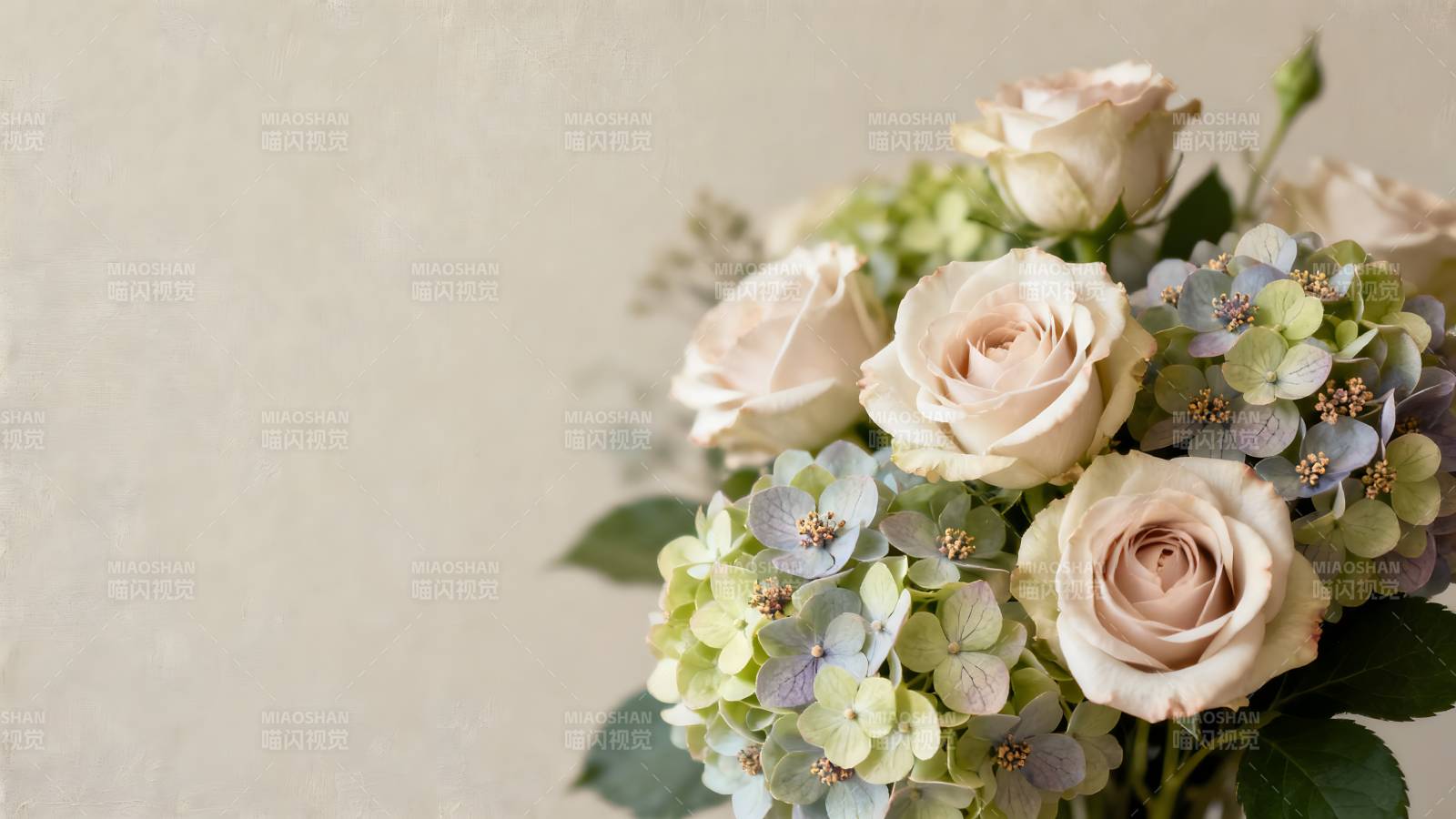 淡雅玫瑰花束图片