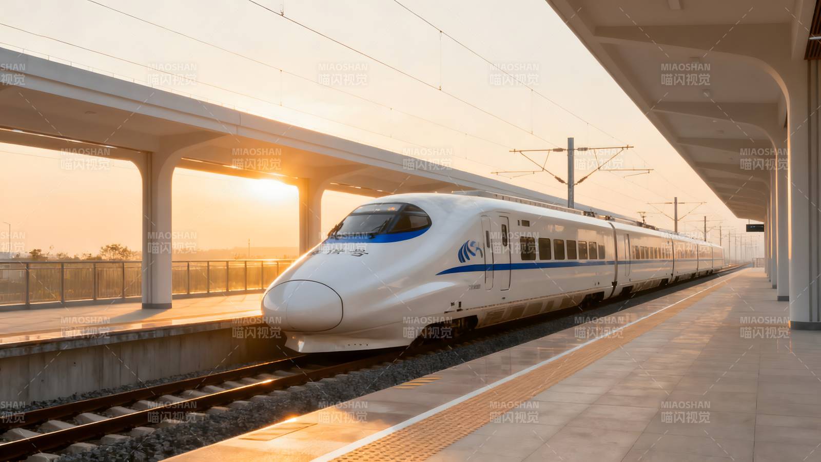 高铁驶入站台图片