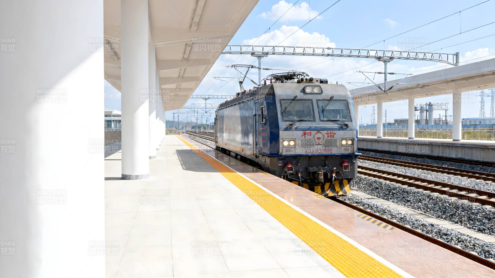 高铁进站 现代交通图片