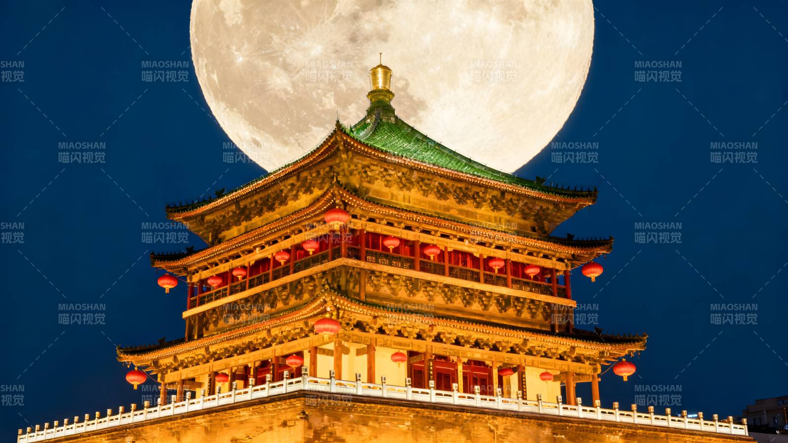 明月映古塔图片