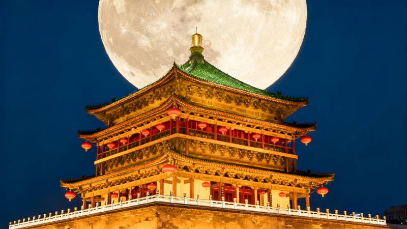 明月映古塔图片