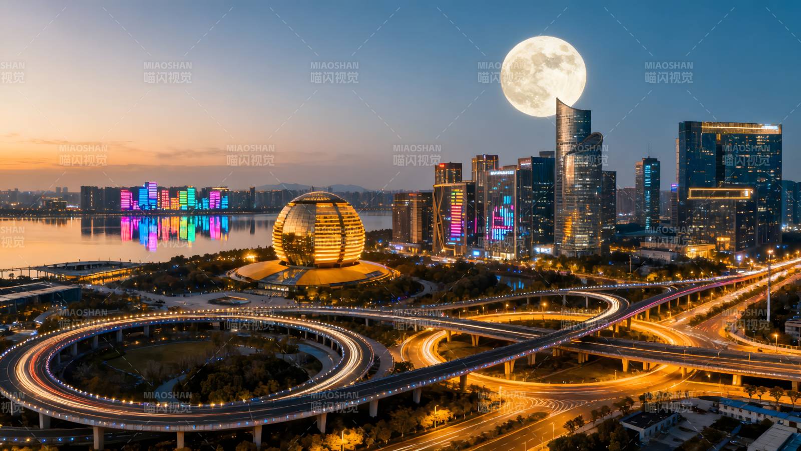 月照城市夜景图片