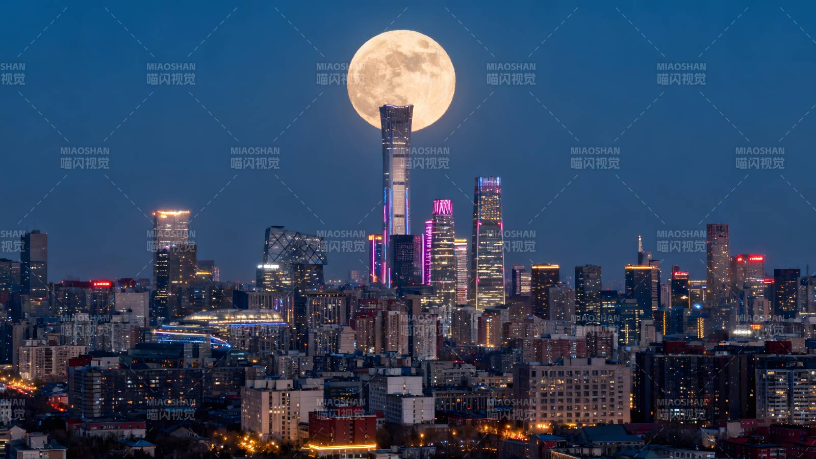 月升城市夜景图片