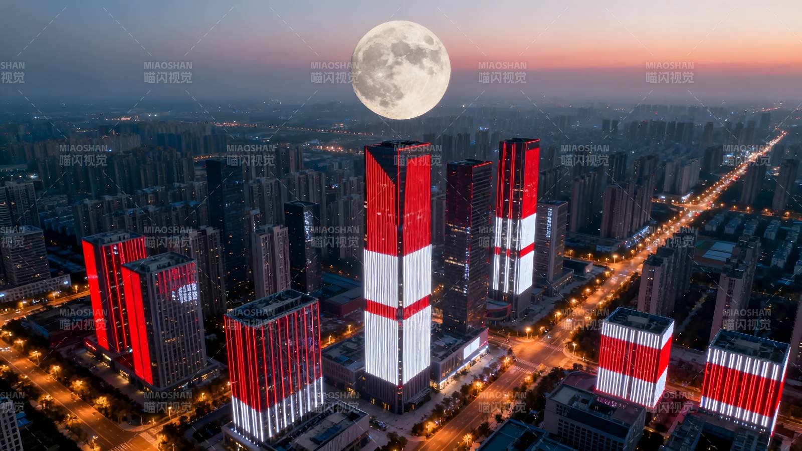 月照都市夜景图片