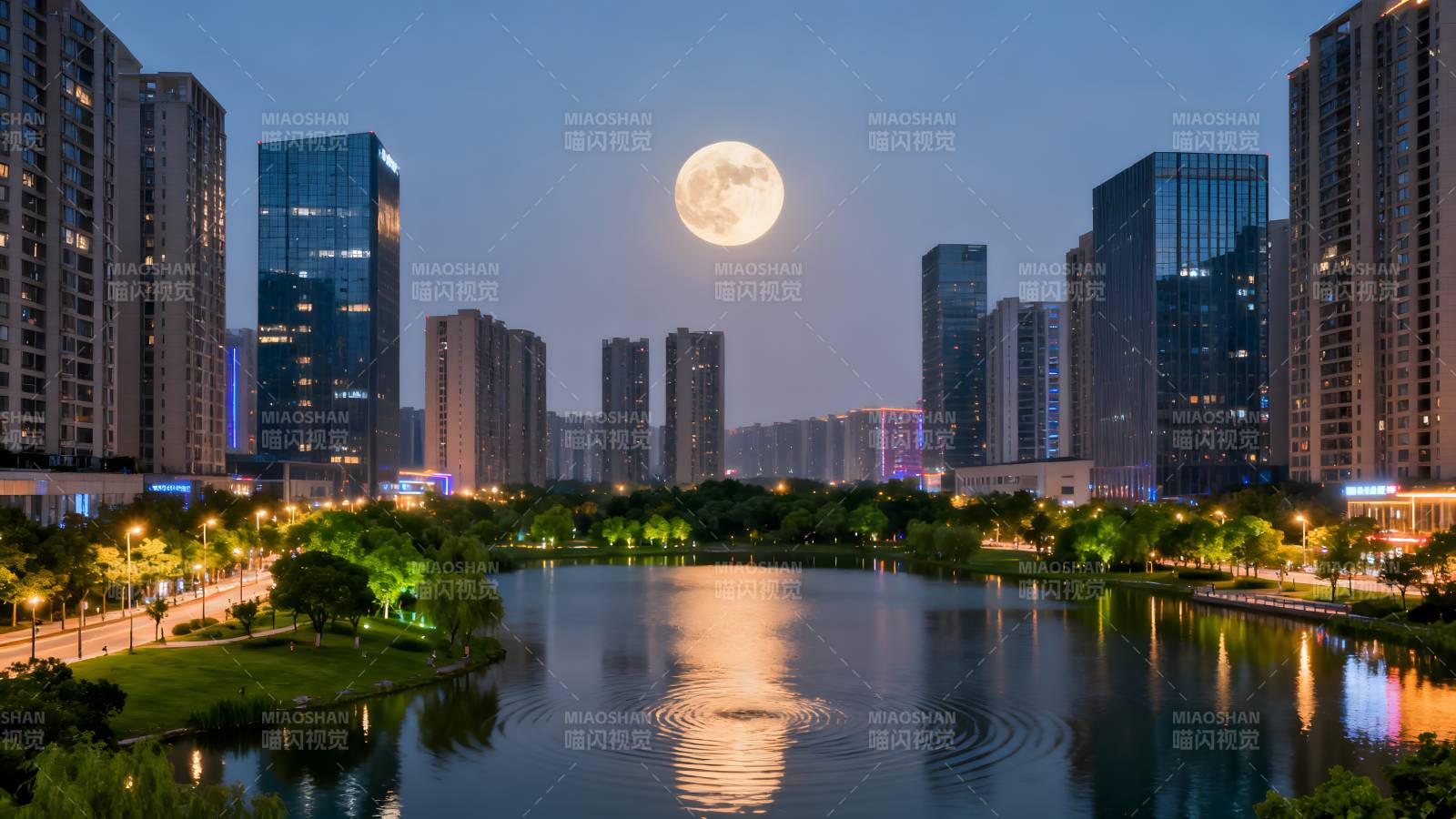 月照城市夜景图片