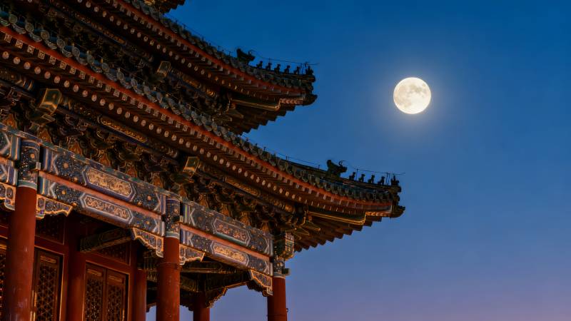 古建筑映月夜景图片