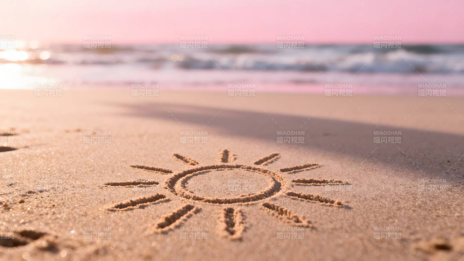 沙滩上的太阳图案图片