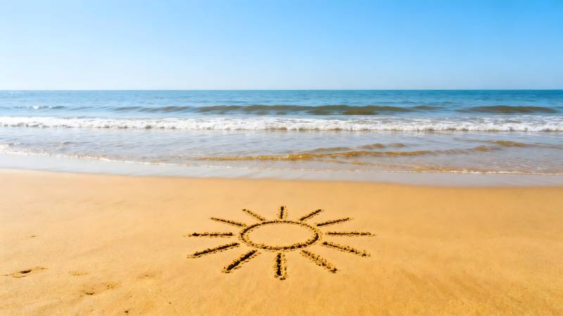 沙滩上的太阳图案图片