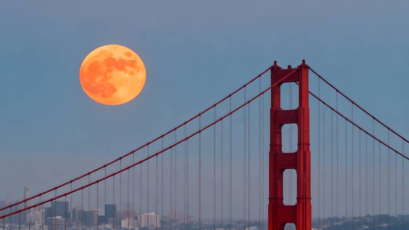 金门大桥月升图片