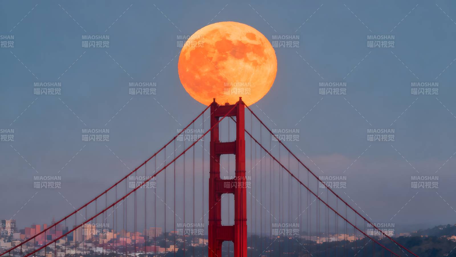 金门大桥月升图片