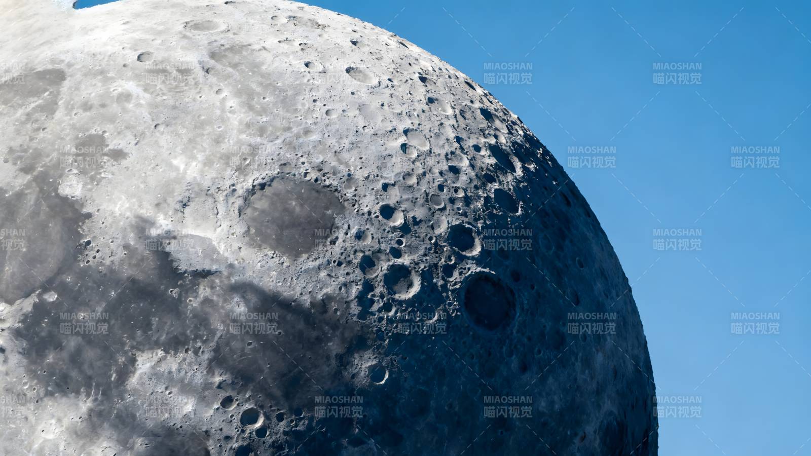 月球表面特写图片