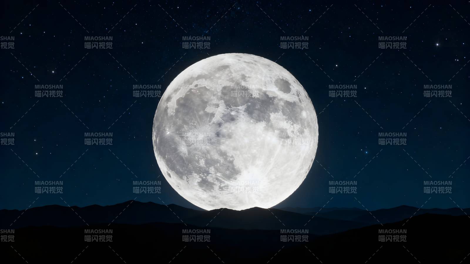 明月高悬夜空图片