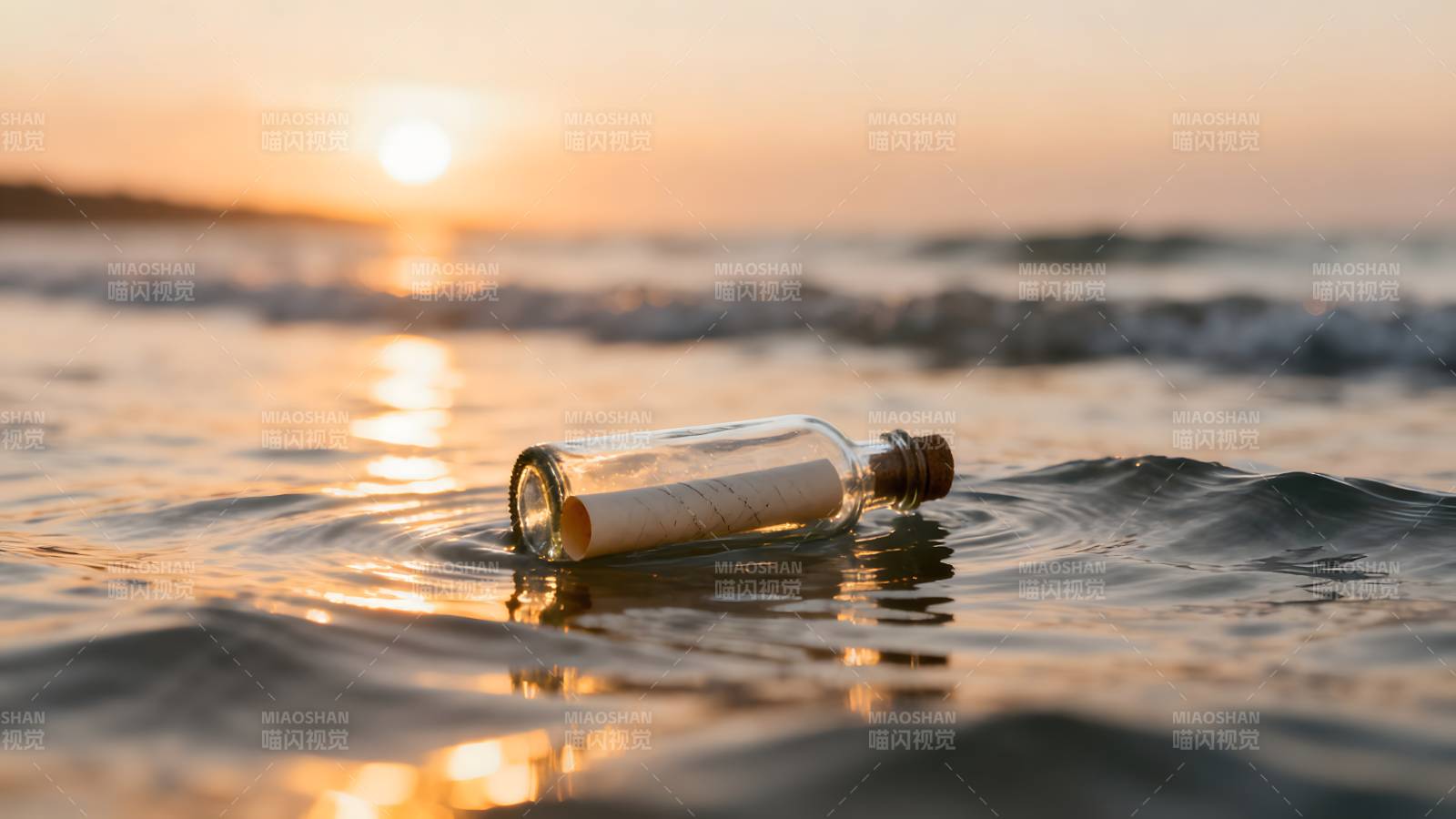 瓶中信 海浪轻拂图片