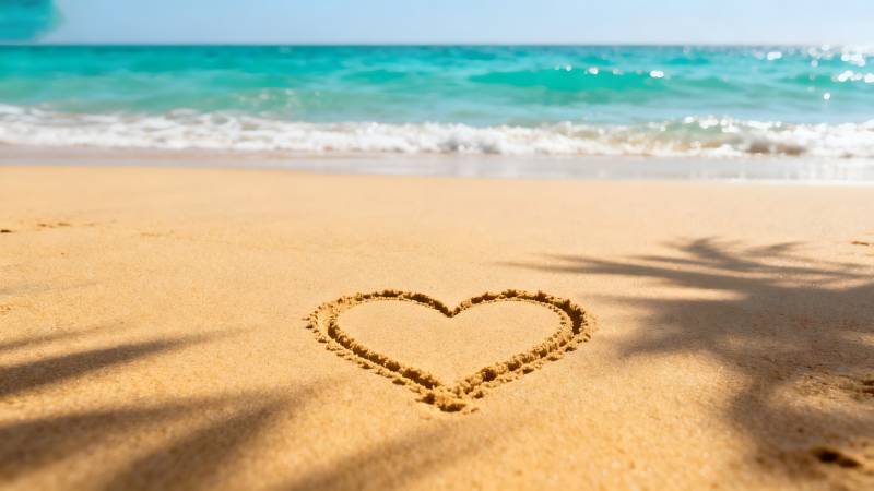 沙滩心形 海景浪漫图片