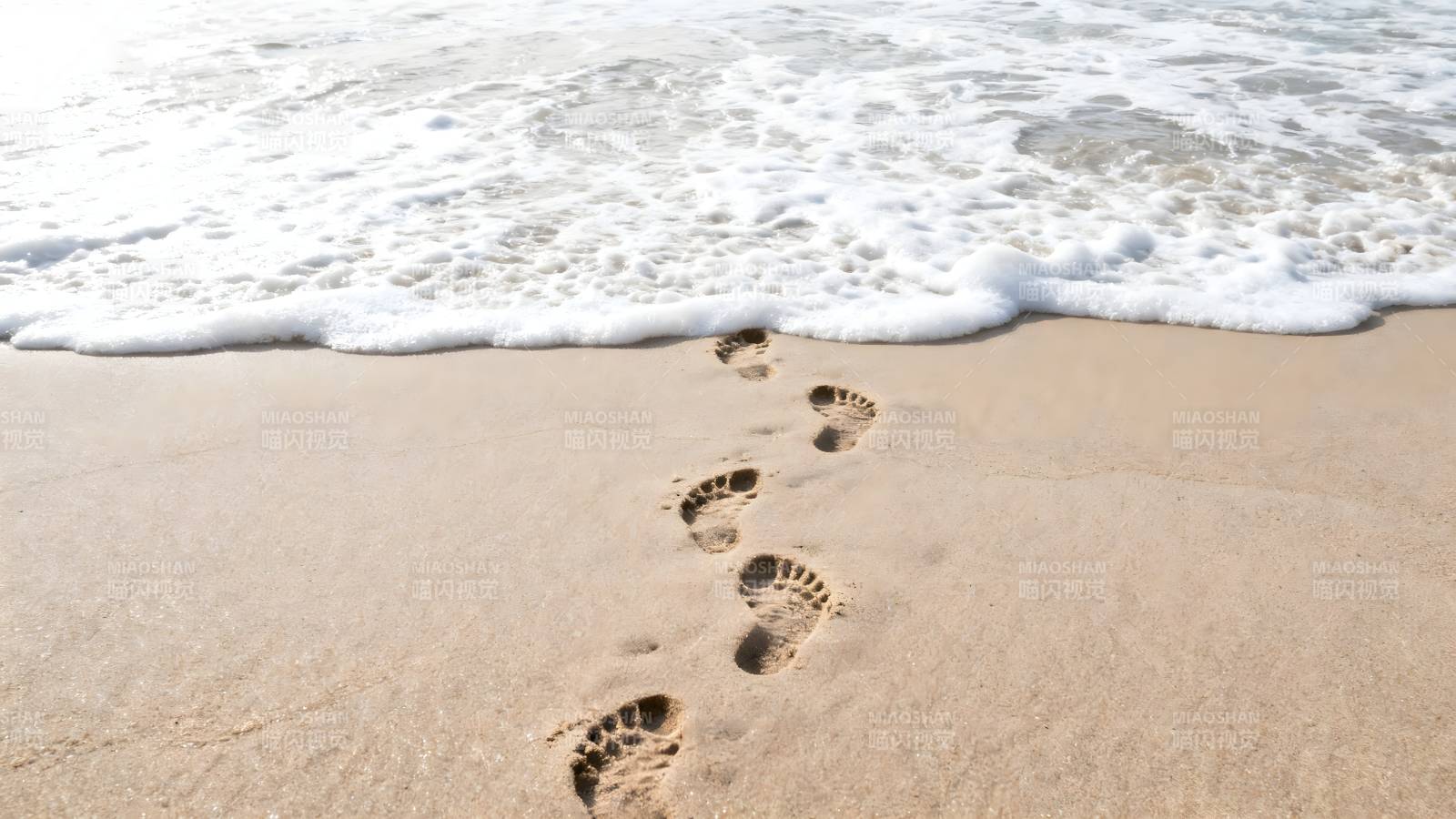 海边足迹图片