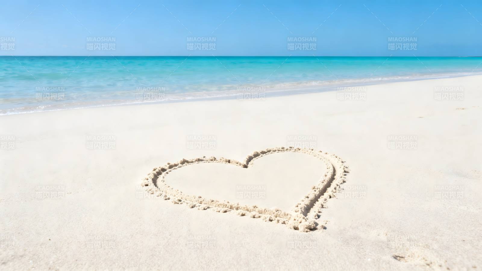 沙滩上的爱心图片