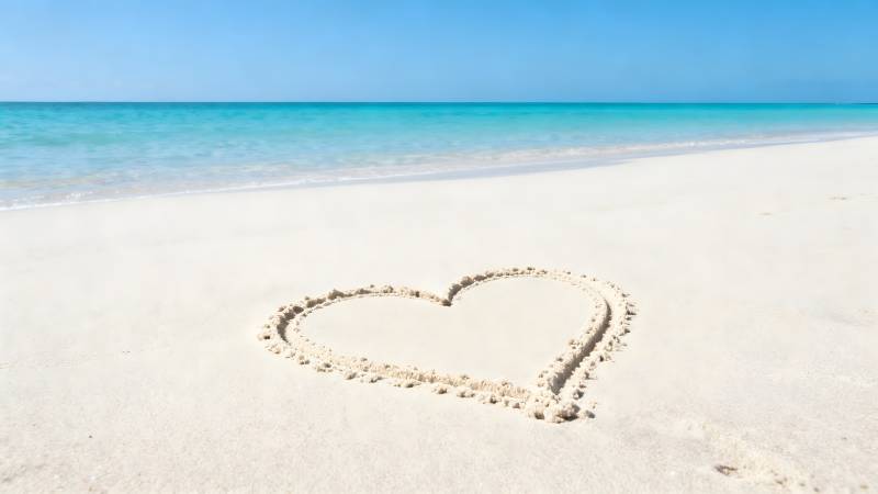 沙滩上的爱心图片