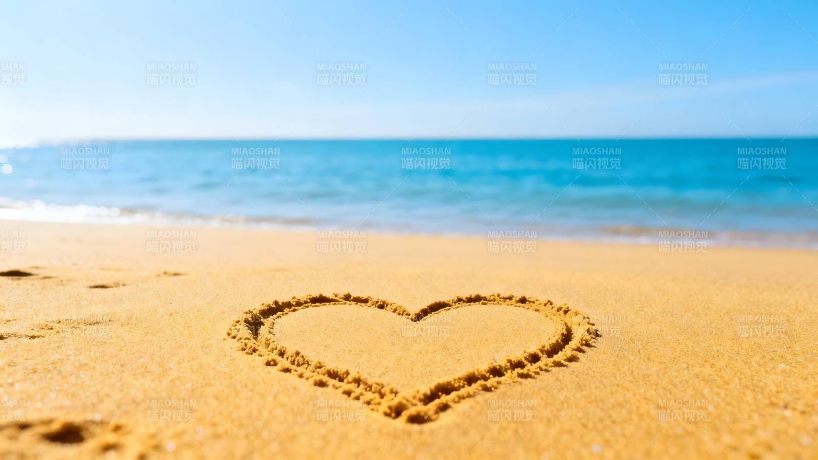 沙滩上的爱心图片