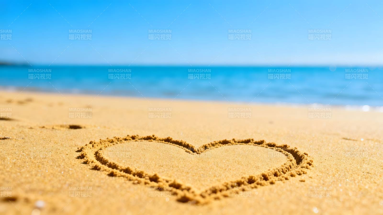 沙滩上的爱心图片