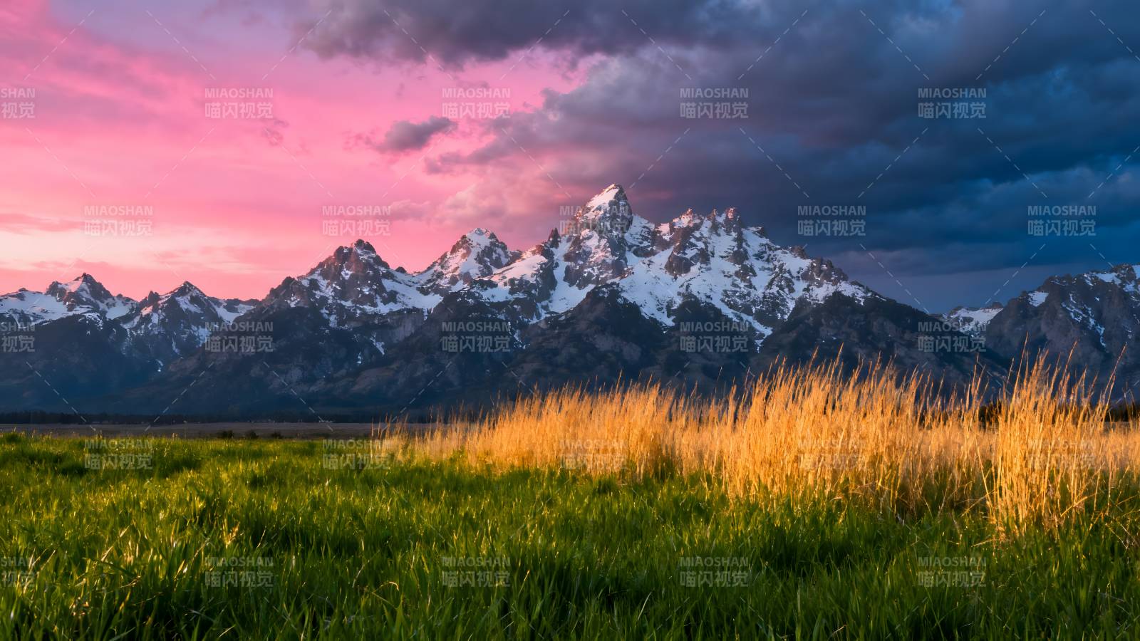 雪山日落草原图片