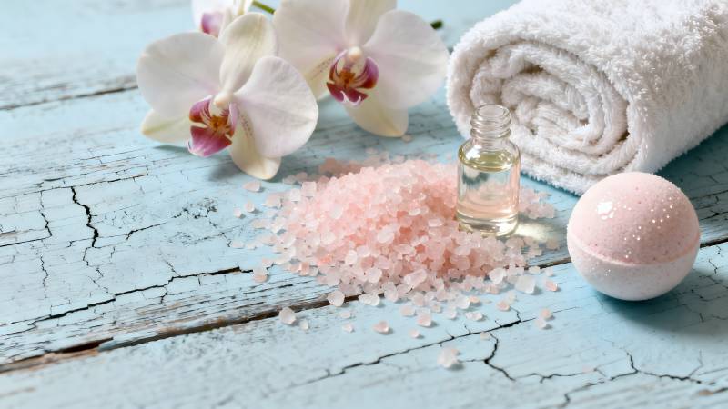 温泉疗养静谧时光图片