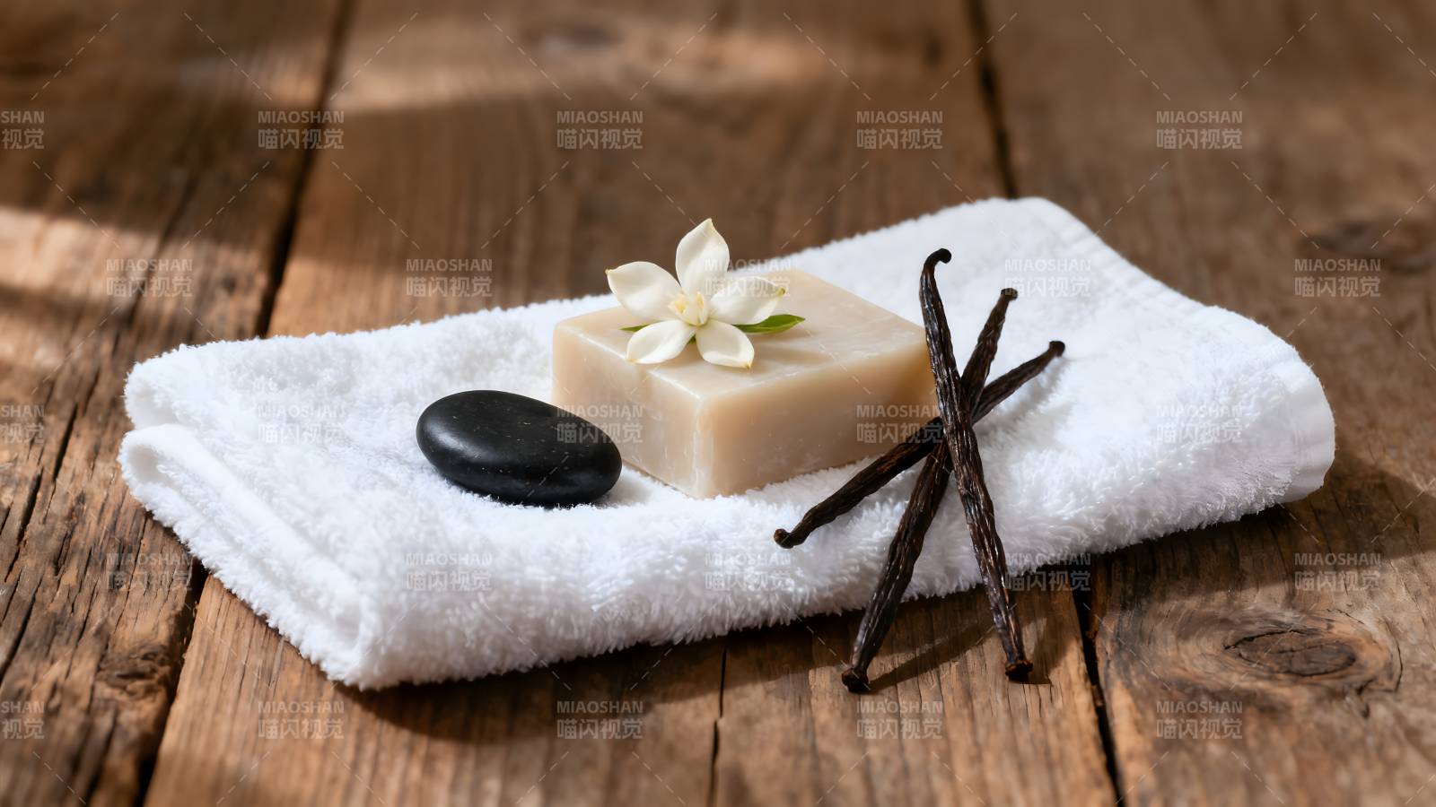 香薰皂与毛巾静物图片